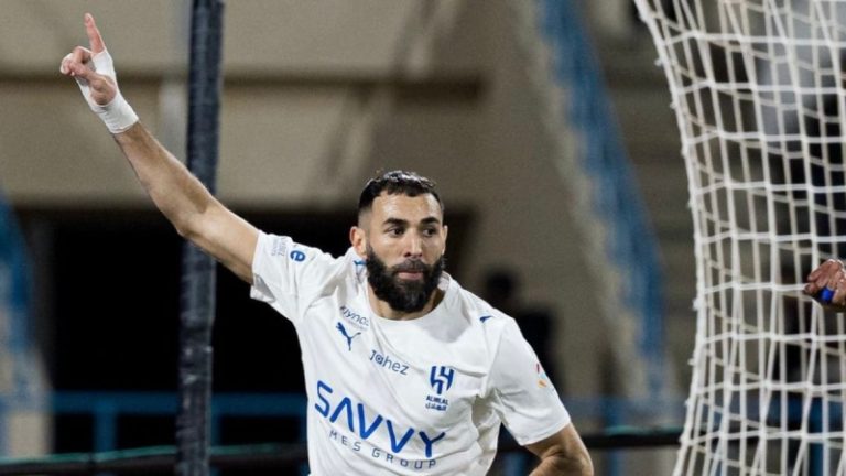 بنزيمة ينقص وزنه ويهدف إلى اللعب حتى عمر الأربعين